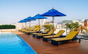 Days Inn By Wyndham Beach